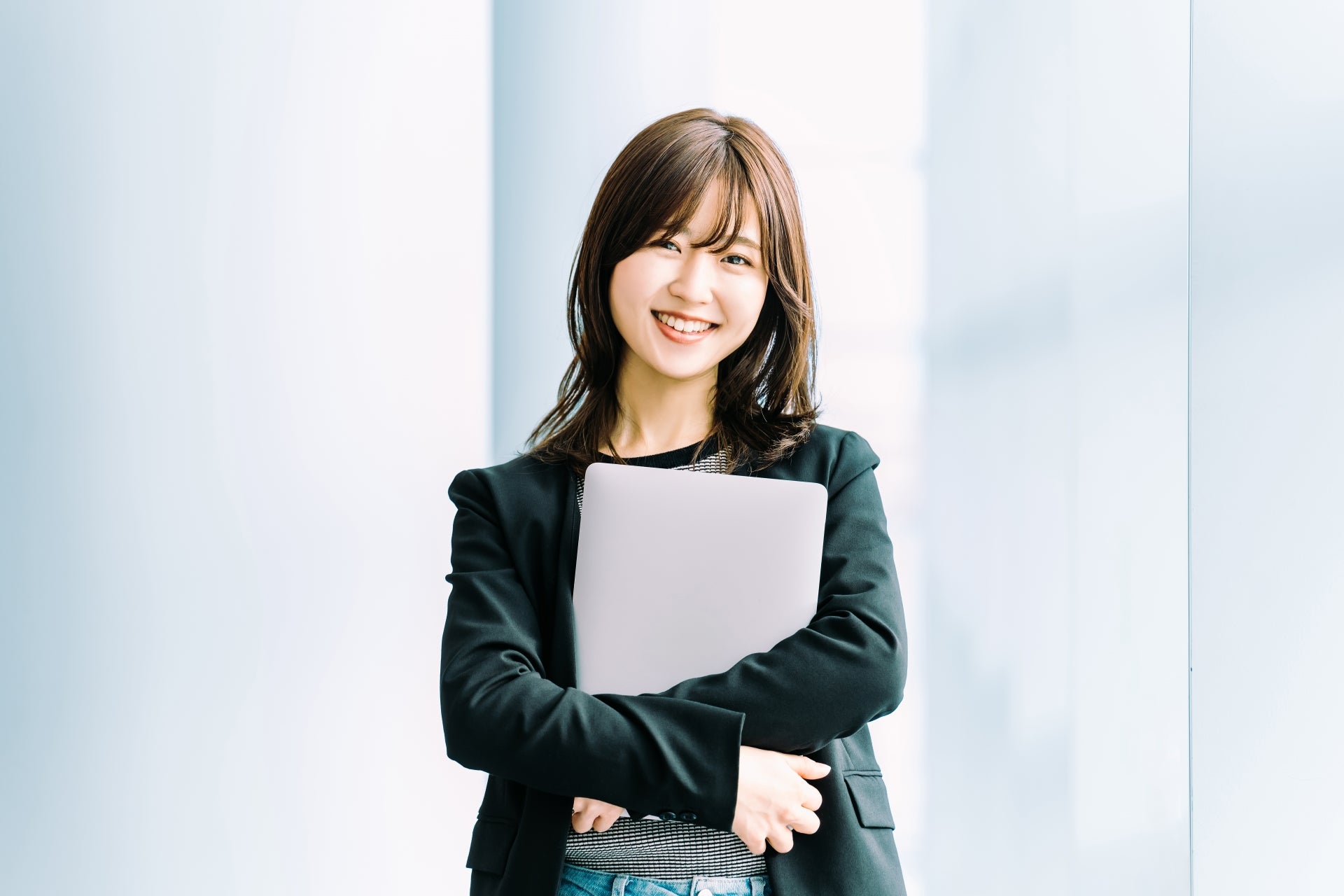 新社会人のネイルは控えめ可愛いが鉄板!オフィスネイルの選び方を解説