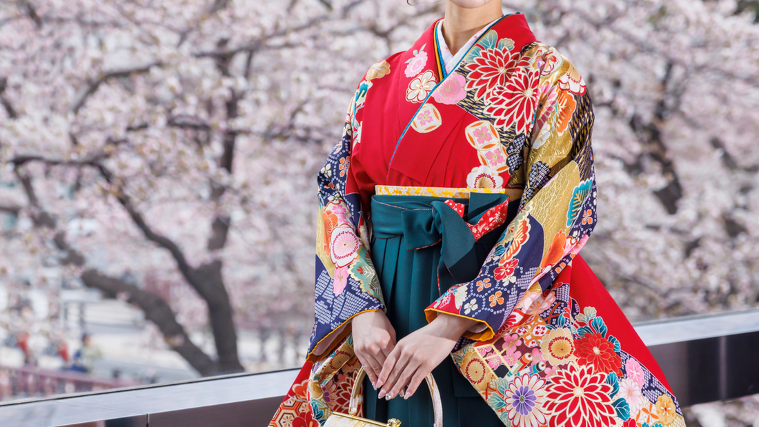 【卒業式ネイル】袴の人気10色に合わせた最新デザインをご紹介♪【2024】