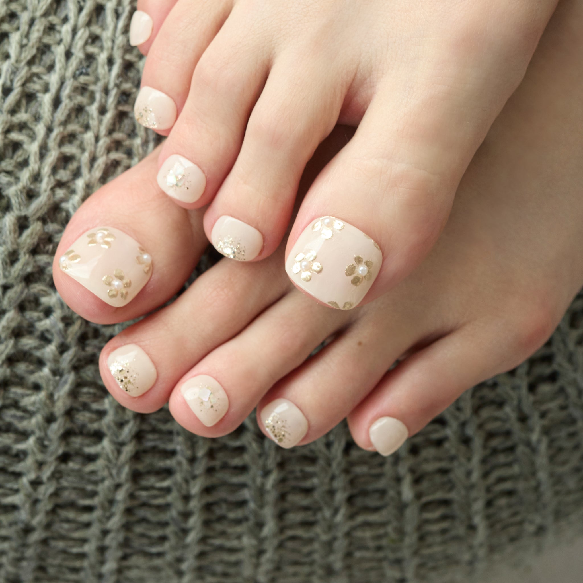 Milky Opal Daisy