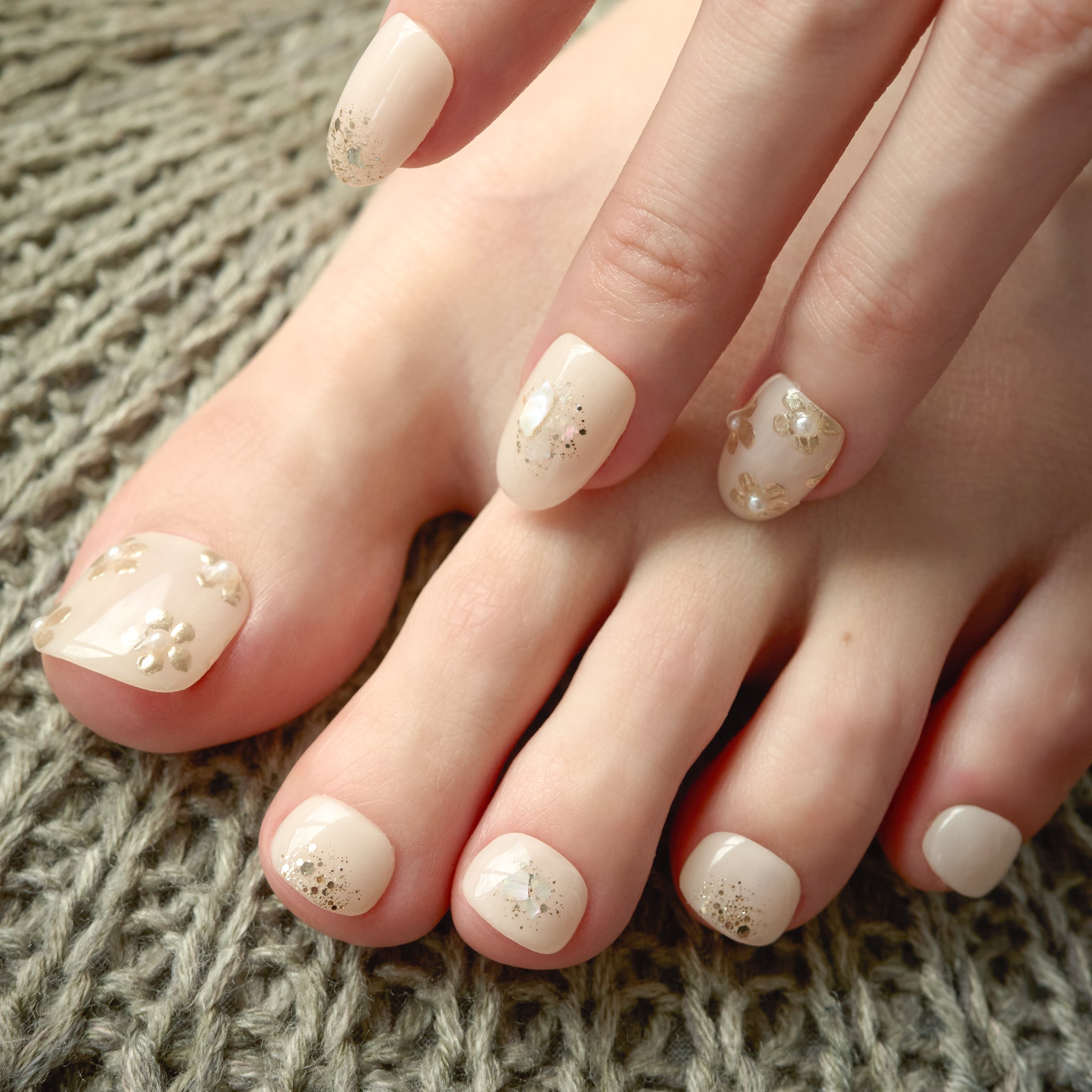 Milky Opal Daisy